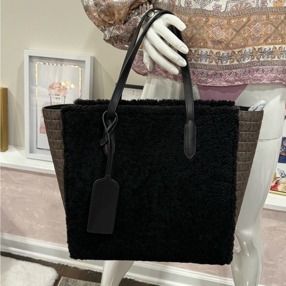 COPY - MICHAEL KORS
SINCLAIR
30F1G5ST7F BROWN/BLK
LG EW GRAB TOTE
LEATHER - Picture 3 of 13